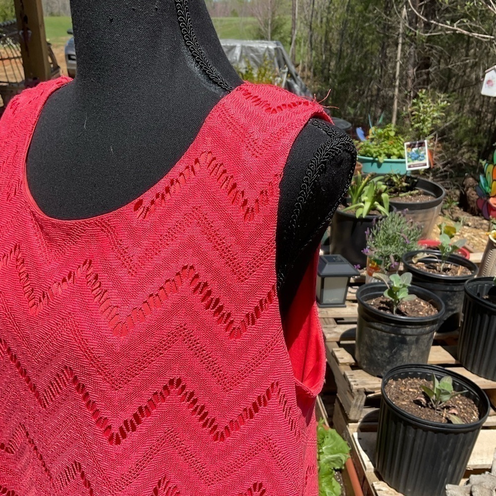 Rafaella top. Sleeveless tunic Size XL. Coral. Crocheted overlay. - Picture 4 of 8